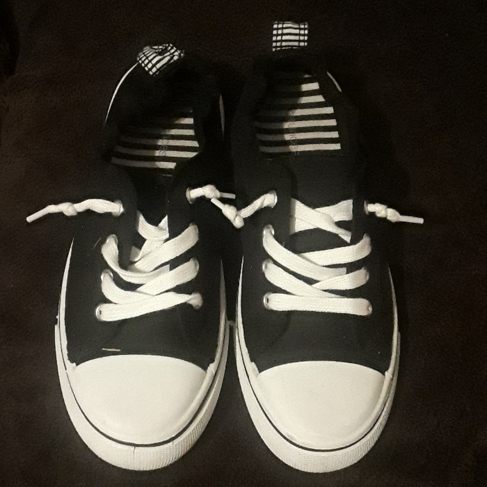 Black sneakers Maurices